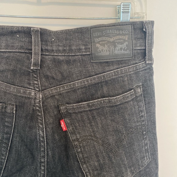 Grey Levi’s wedgie straight jean with distressed hem. - Picture 3 of 4